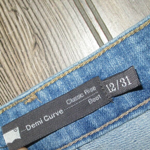 Levis Demi Curve Classic Rise Boot Cut Stretch Jeans Size 12 / 31 Msre 30x28 - Picture 3 of 11